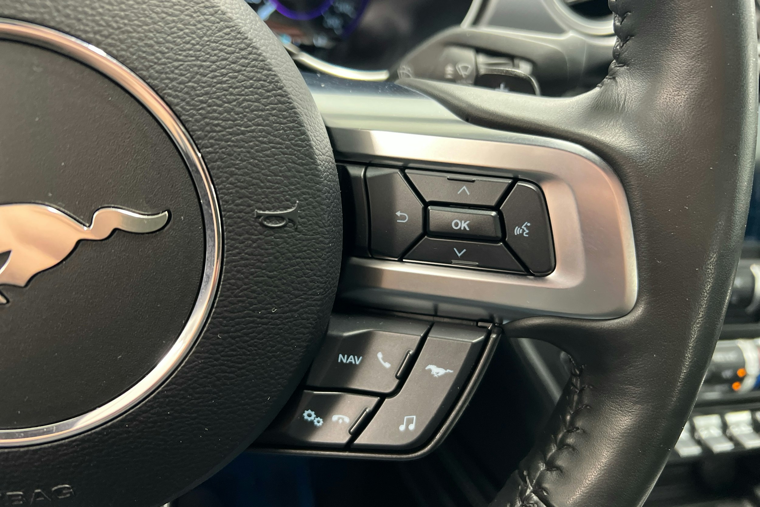 Sininen Ford Mustang 2021 kuva 13.