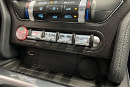 Sininen Ford Mustang 2021 kuva 20.