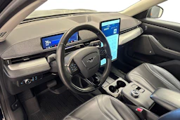 musta Ford Mustang Mach-E 2021 kuva 6.