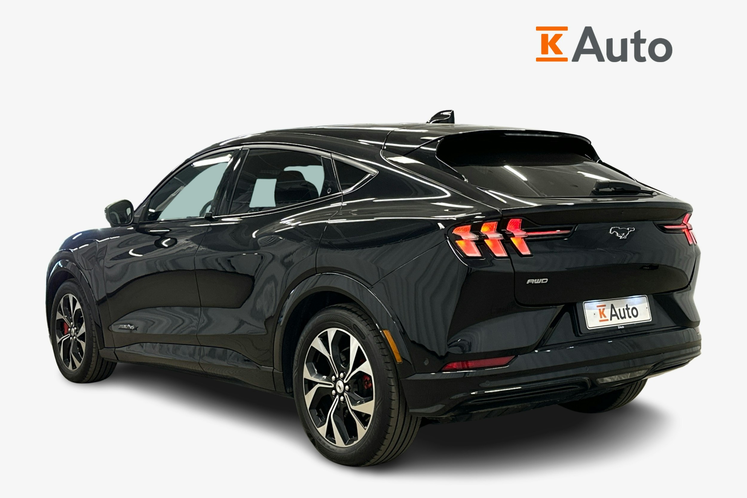 musta Ford Mustang Mach-E 2021 kuva 2.