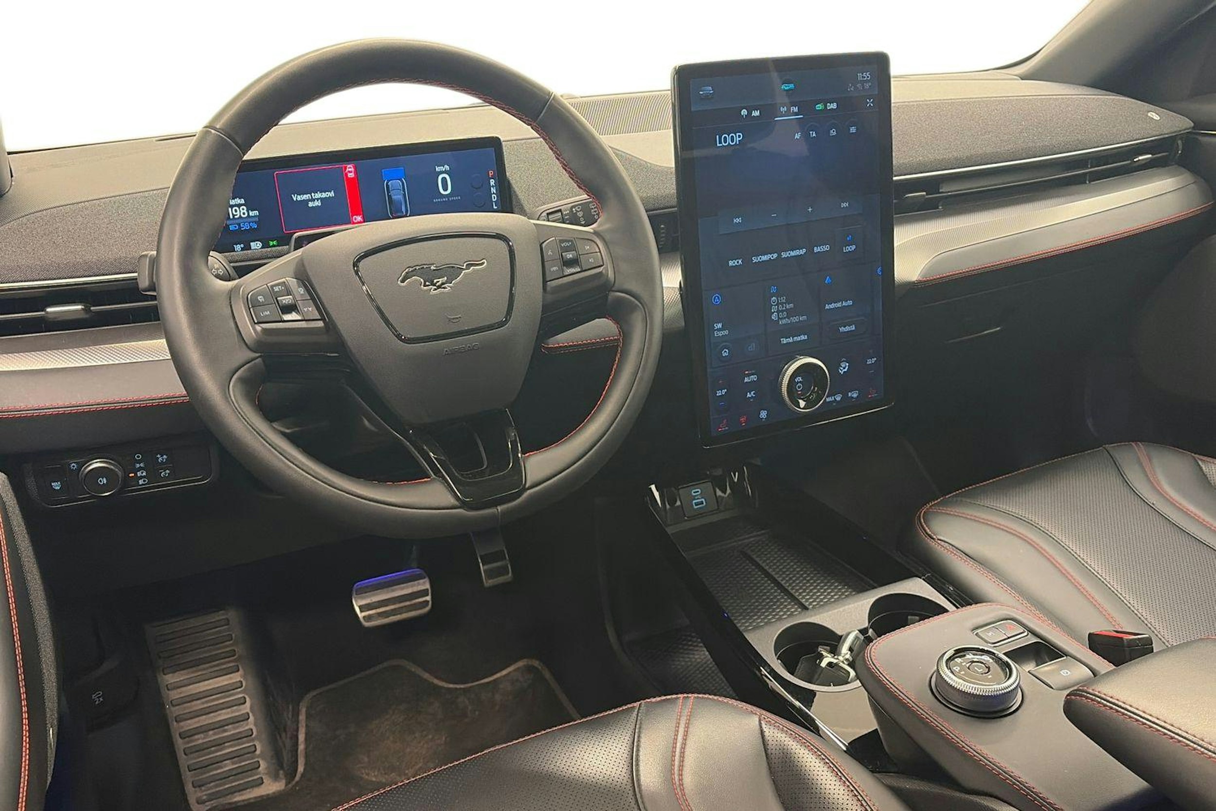 harmaa Ford Mustang Mach-E 2021 kuva 7.