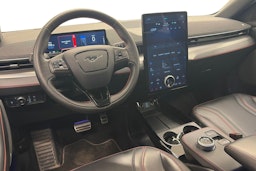 harmaa Ford Mustang Mach-E 2021 kuva 7.