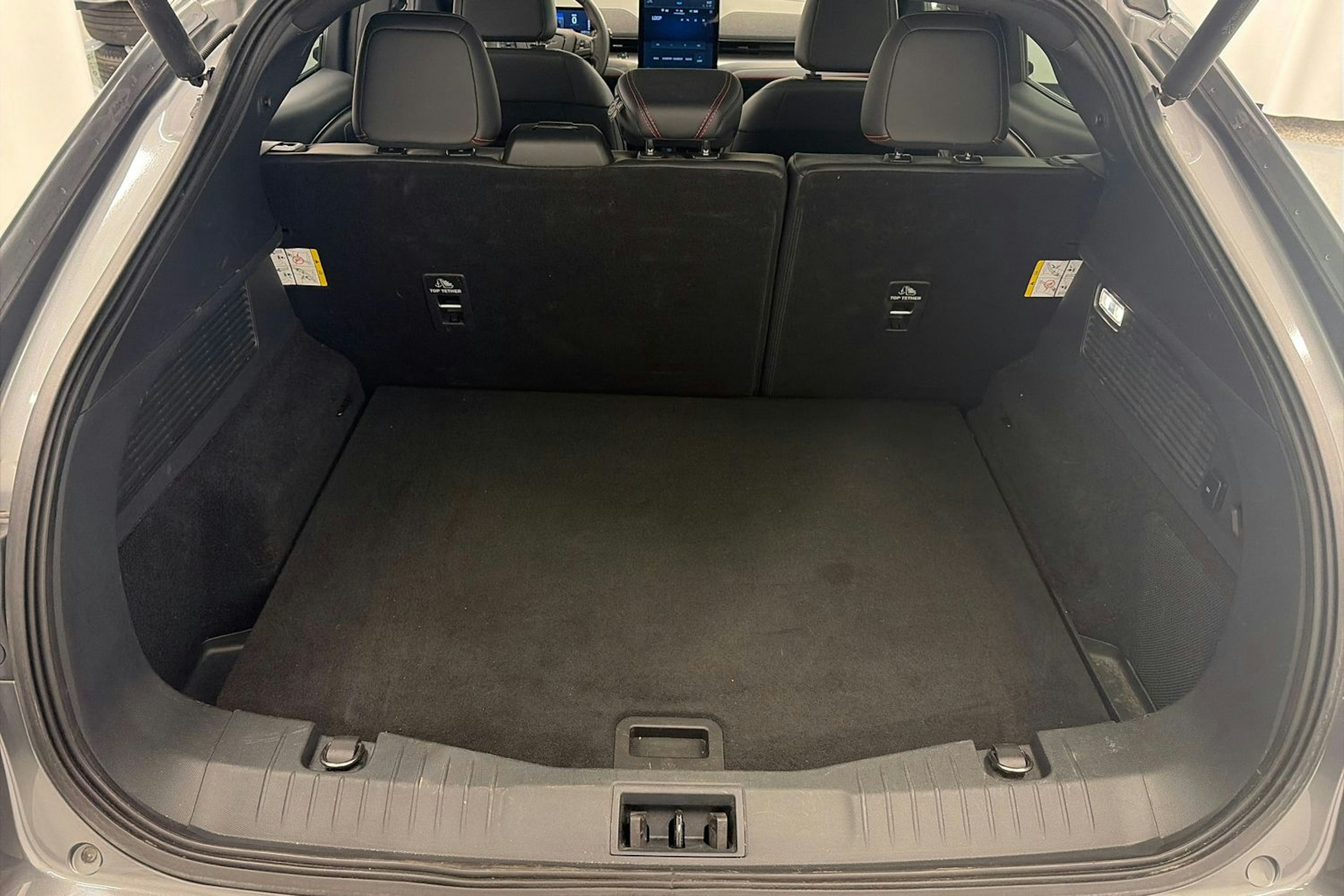 harmaa Ford Mustang Mach-E 2021 kuva 14.