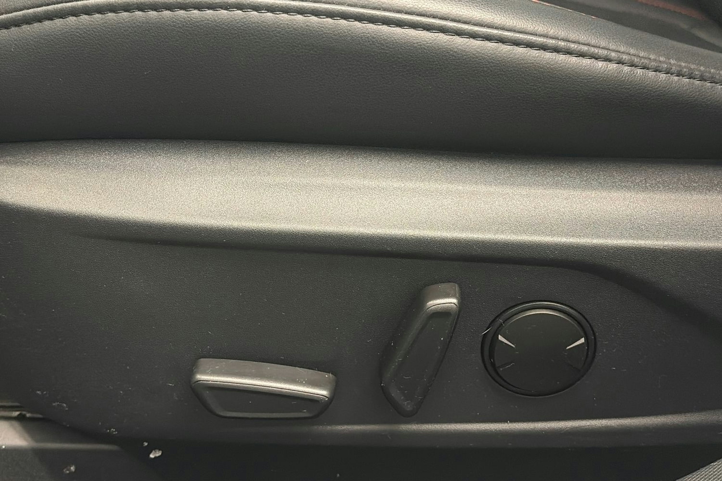 harmaa Ford Mustang Mach-E 2021 kuva 17.