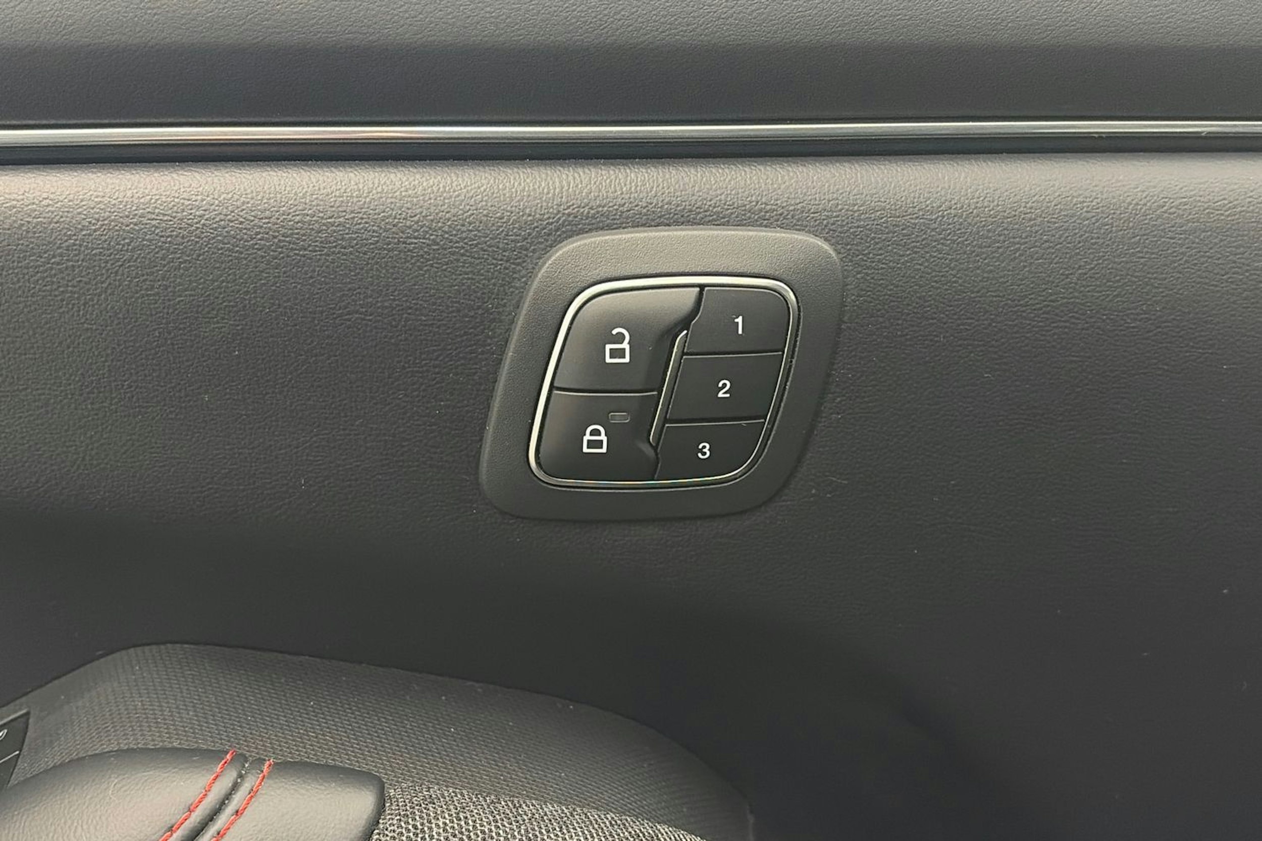 harmaa Ford Mustang Mach-E 2021 kuva 18.