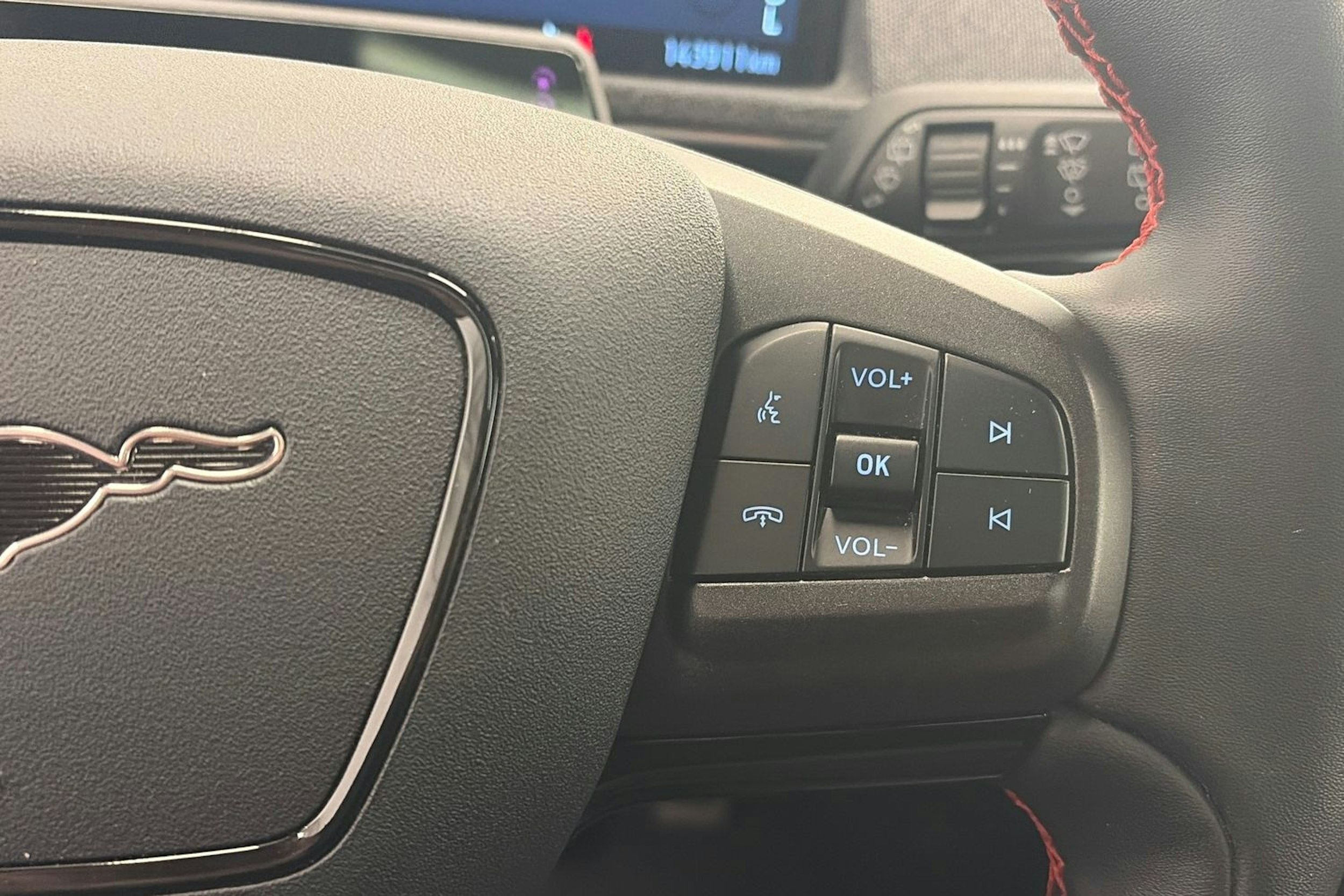 harmaa Ford Mustang Mach-E 2021 kuva 22.