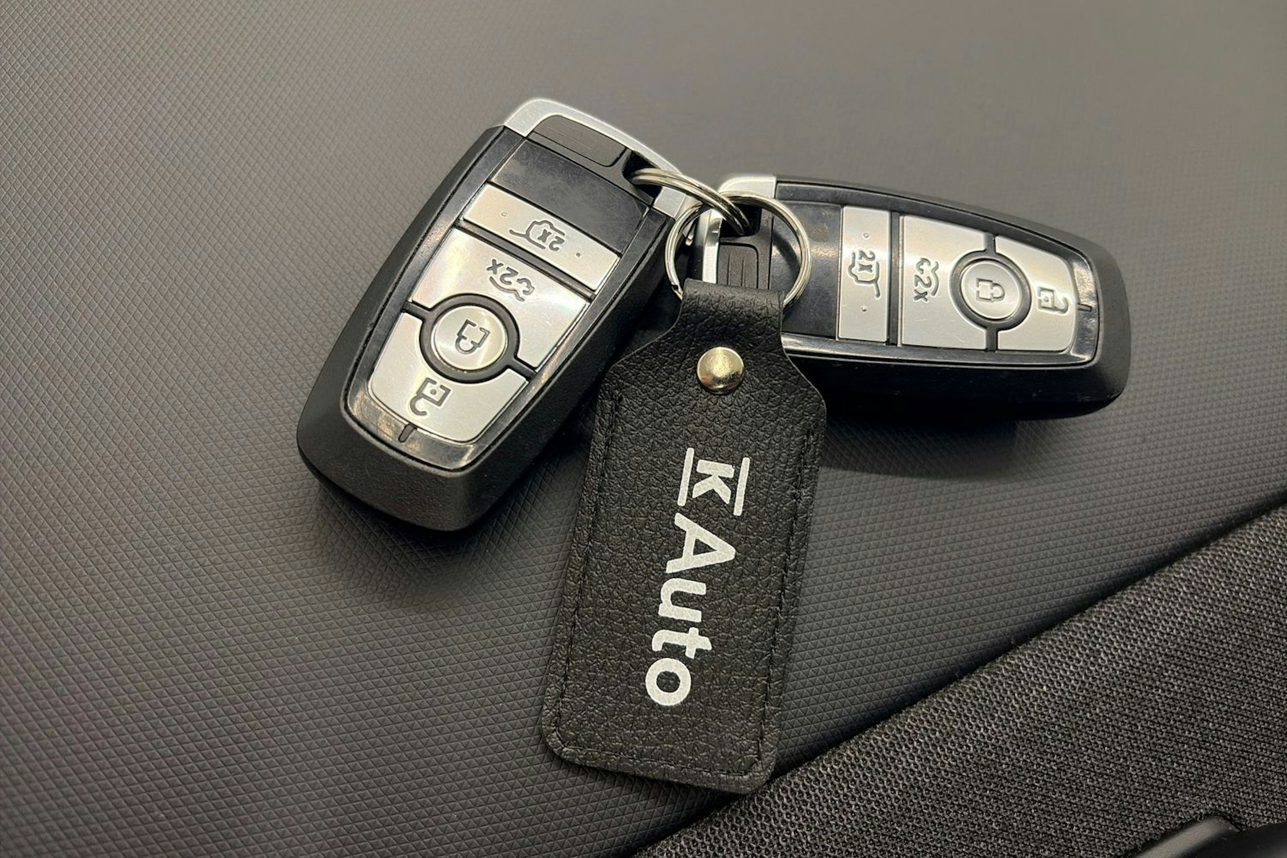 harmaa Ford Mustang Mach-E 2021 kuva 33.