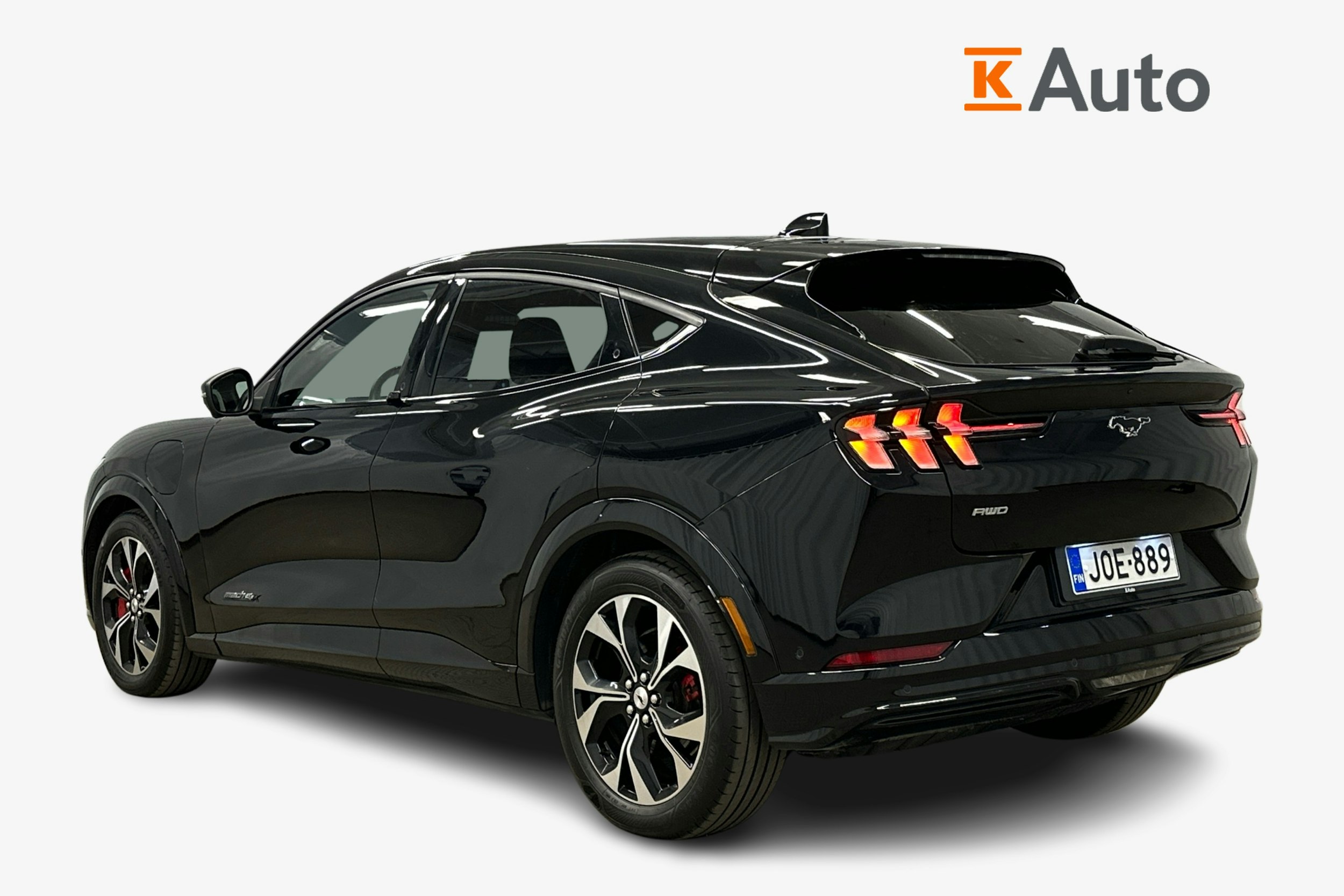 musta Ford Mustang Mach-E 2021 kuva 2.