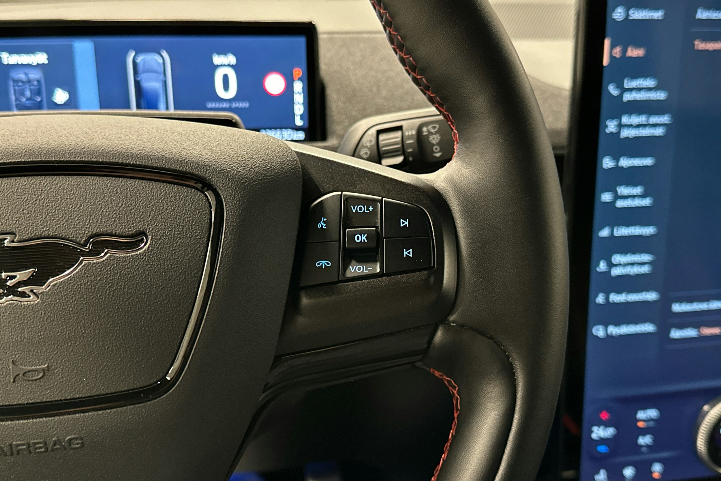 musta Ford Mustang Mach-E 2021 kuva 11.
