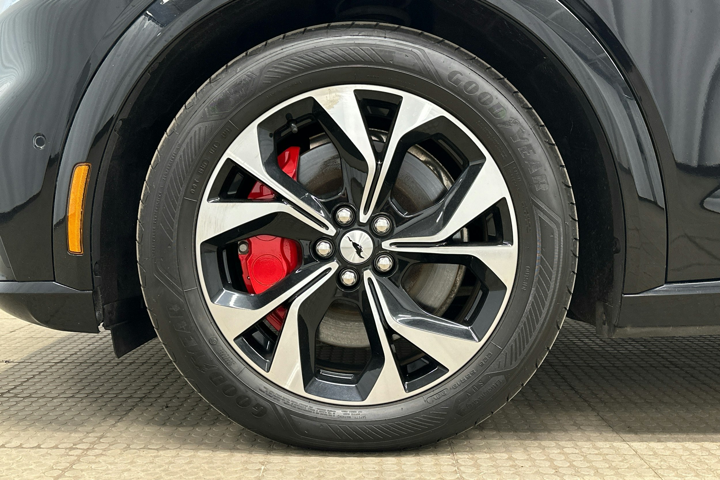musta Ford Mustang Mach-E 2021 kuva 25.