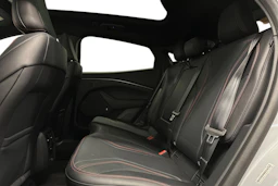 valkoinen Ford Mustang Mach-E 2021 kuva 11.