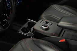valkoinen Ford Mustang Mach-E 2021 kuva 15.