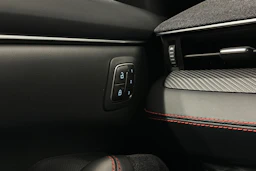 valkoinen Ford Mustang Mach-E 2021 kuva 25.