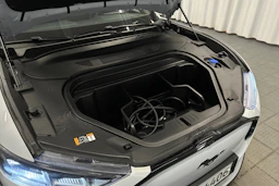 valkoinen Ford Mustang Mach-E 2021 kuva 31.