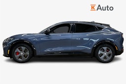 sininen Ford Mustang Mach-E 2021 kuva 6.