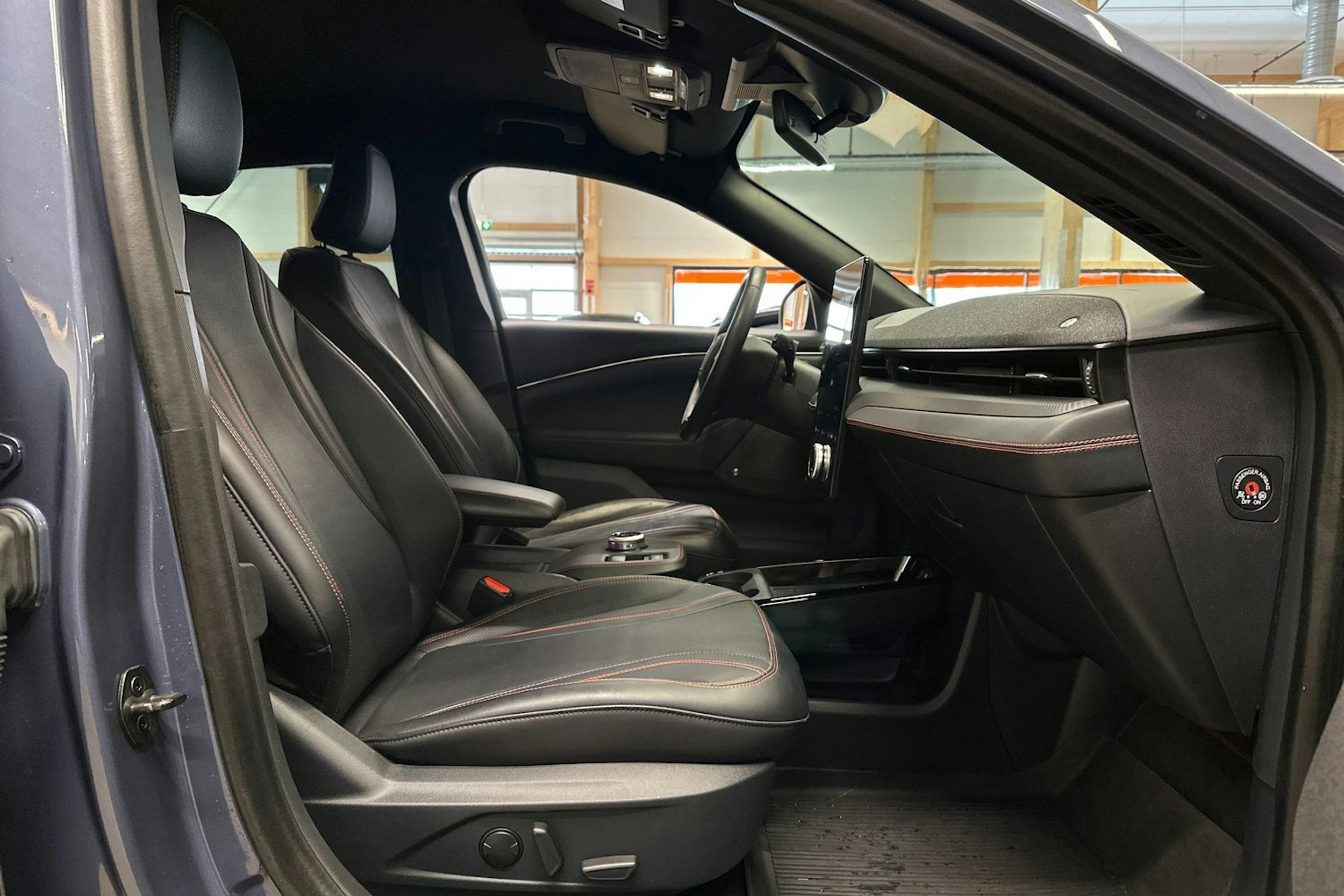 sininen Ford Mustang Mach-E 2021 kuva 14.