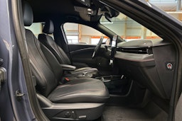 sininen Ford Mustang Mach-E 2021 kuva 14.