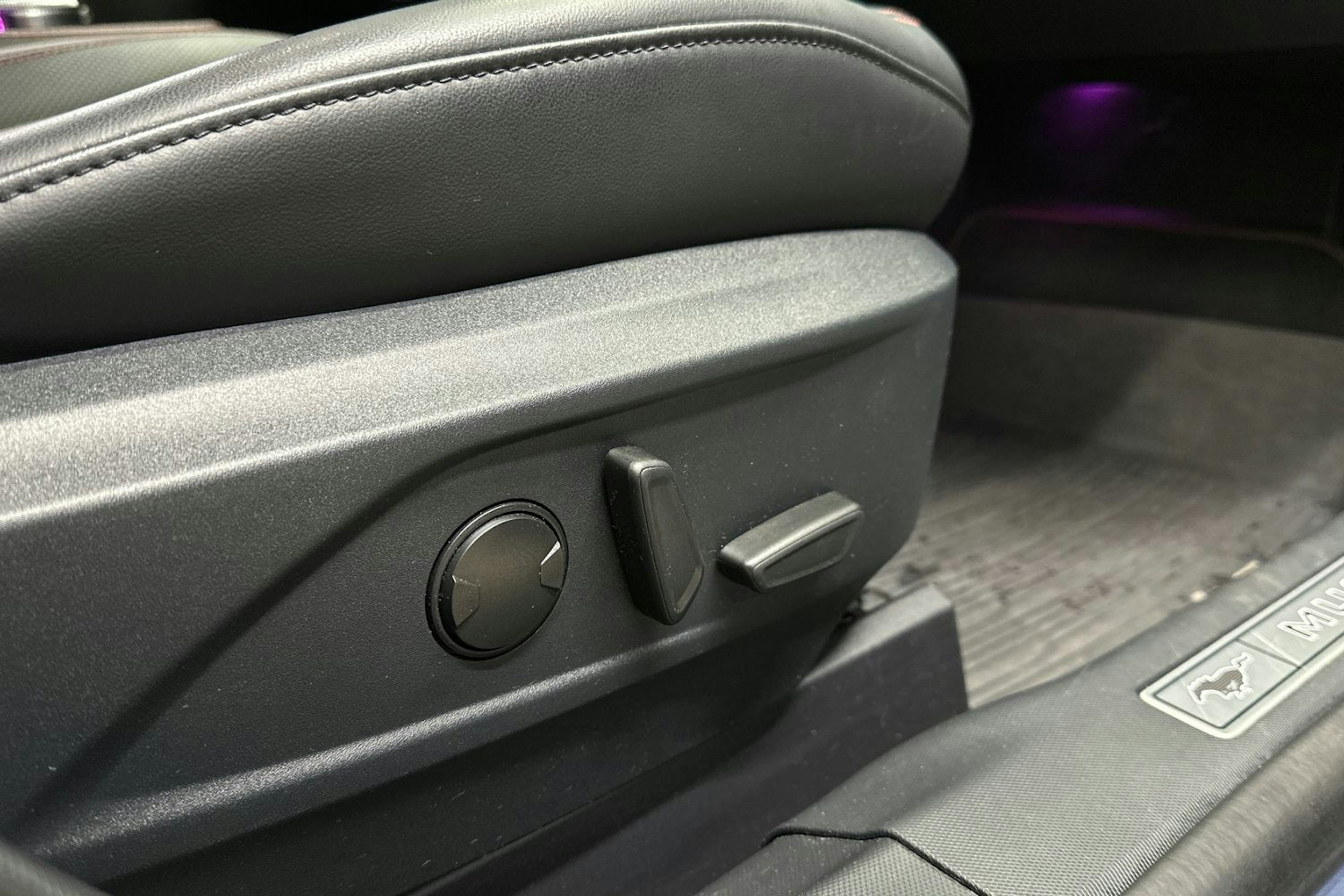 sininen Ford Mustang Mach-E 2021 kuva 15.