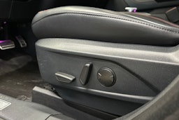 sininen Ford Mustang Mach-E 2021 kuva 16.