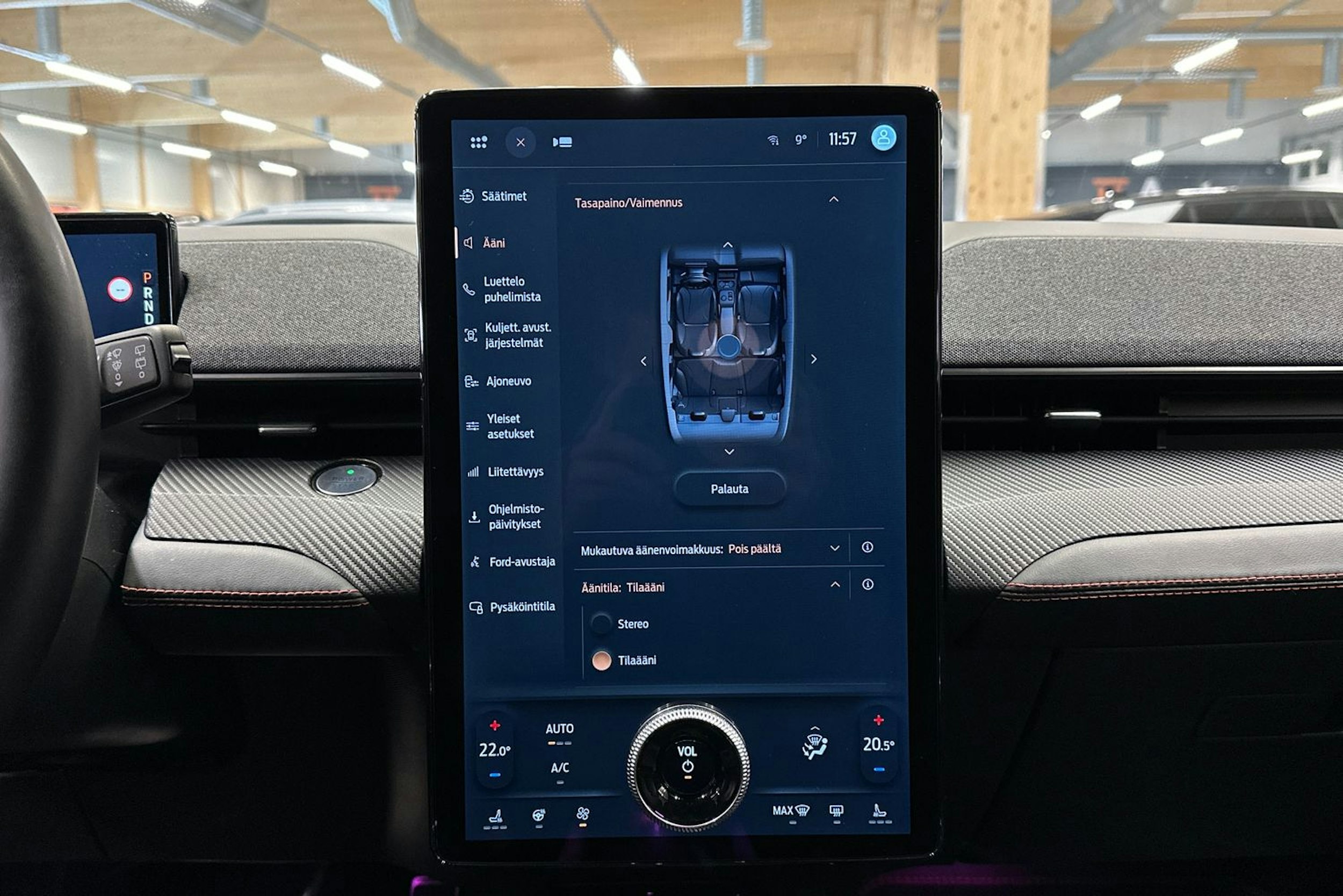 sininen Ford Mustang Mach-E 2021 kuva 18.