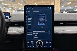 sininen Ford Mustang Mach-E 2021 kuva 18.