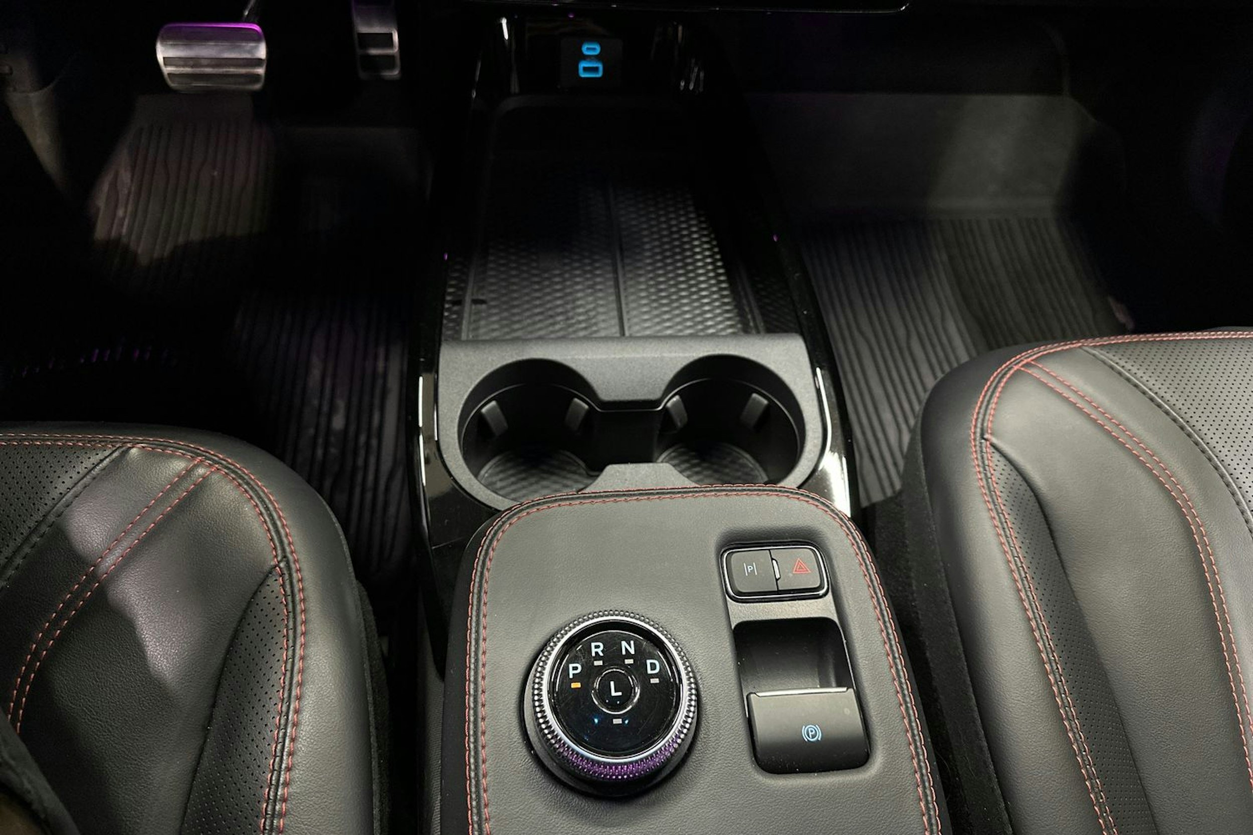 sininen Ford Mustang Mach-E 2021 kuva 24.