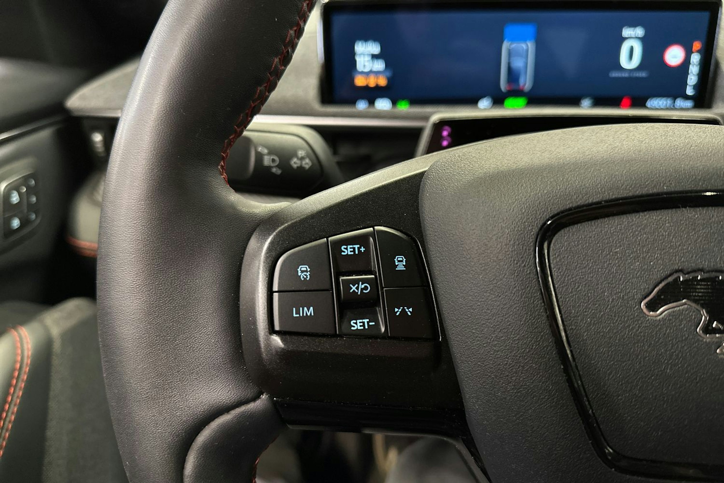 sininen Ford Mustang Mach-E 2021 kuva 26.