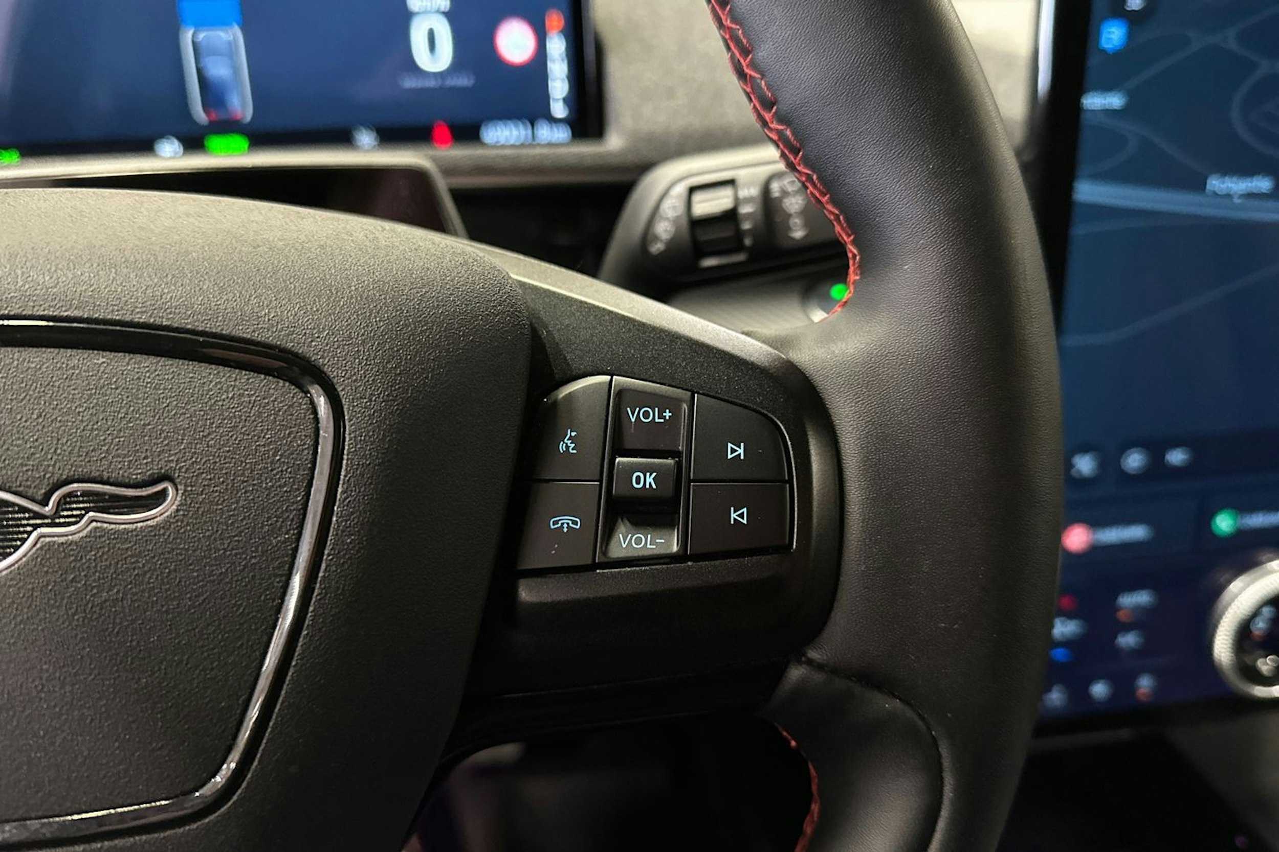 sininen Ford Mustang Mach-E 2021 kuva 27.