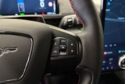 sininen Ford Mustang Mach-E 2021 kuva 27.