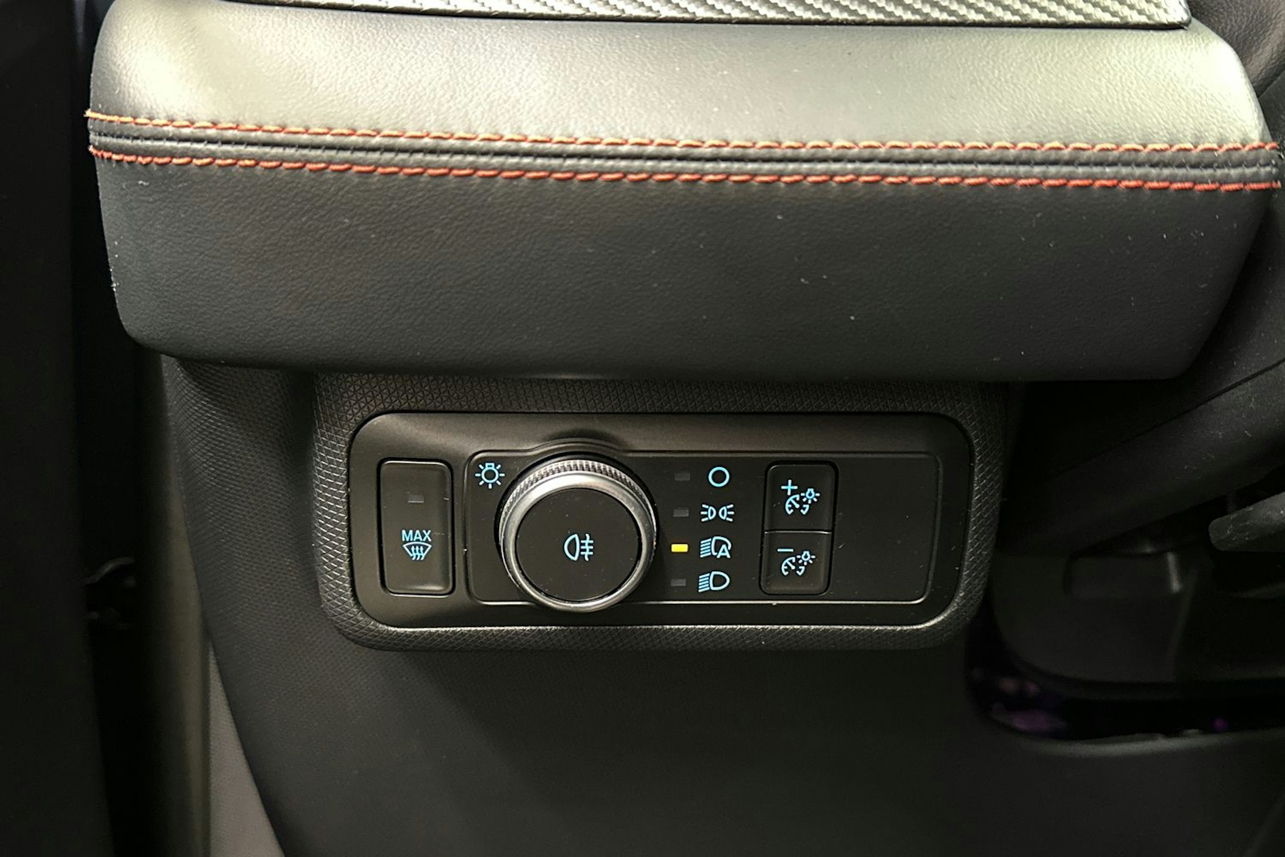 sininen Ford Mustang Mach-E 2021 kuva 28.