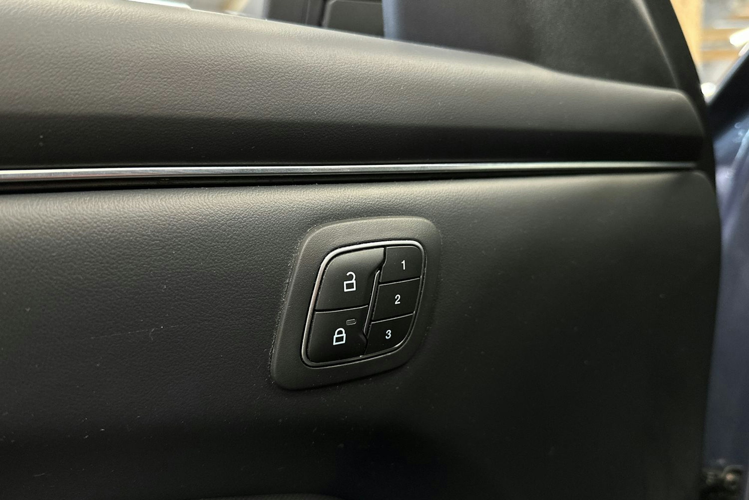 sininen Ford Mustang Mach-E 2021 kuva 29.