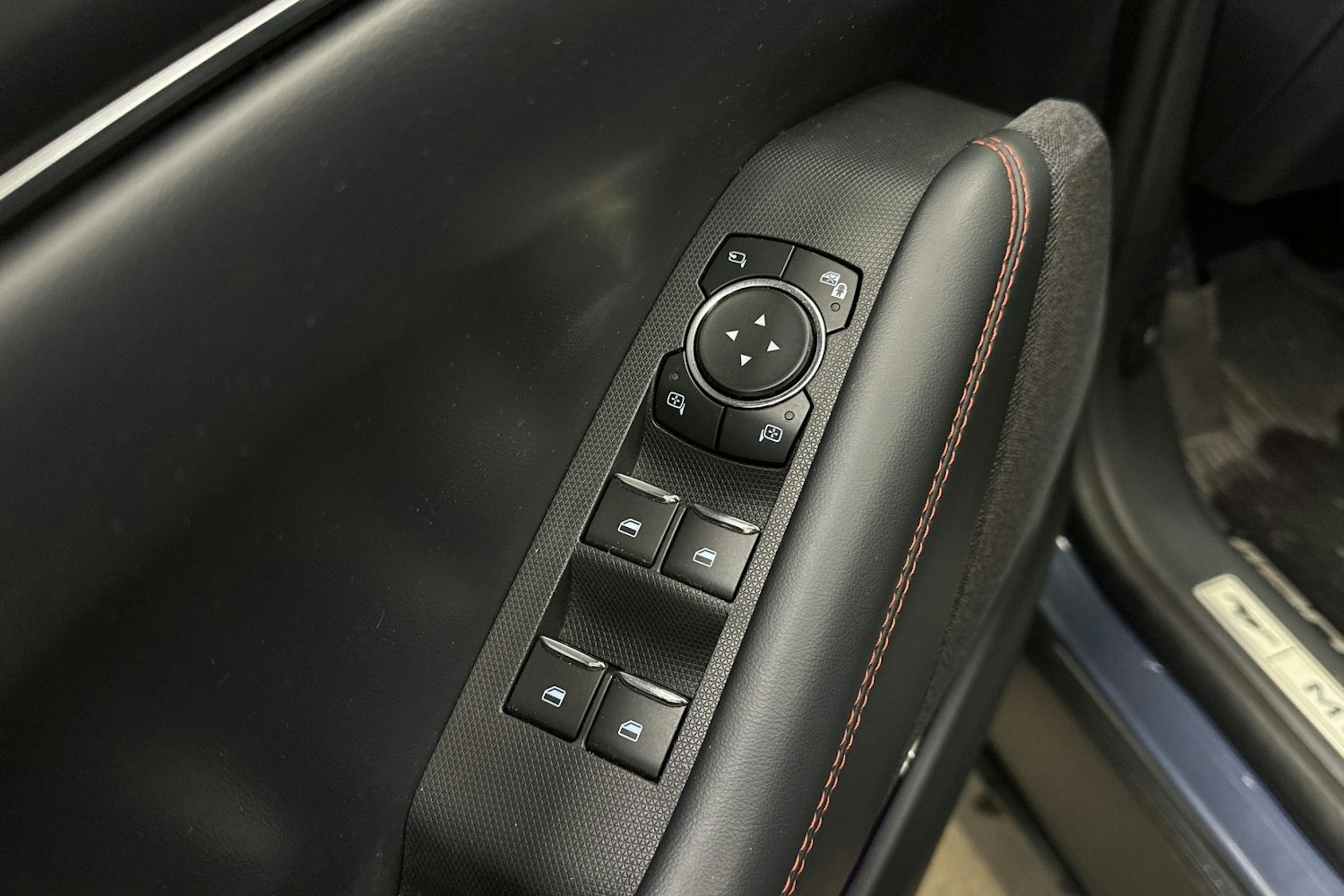 sininen Ford Mustang Mach-E 2021 kuva 30.