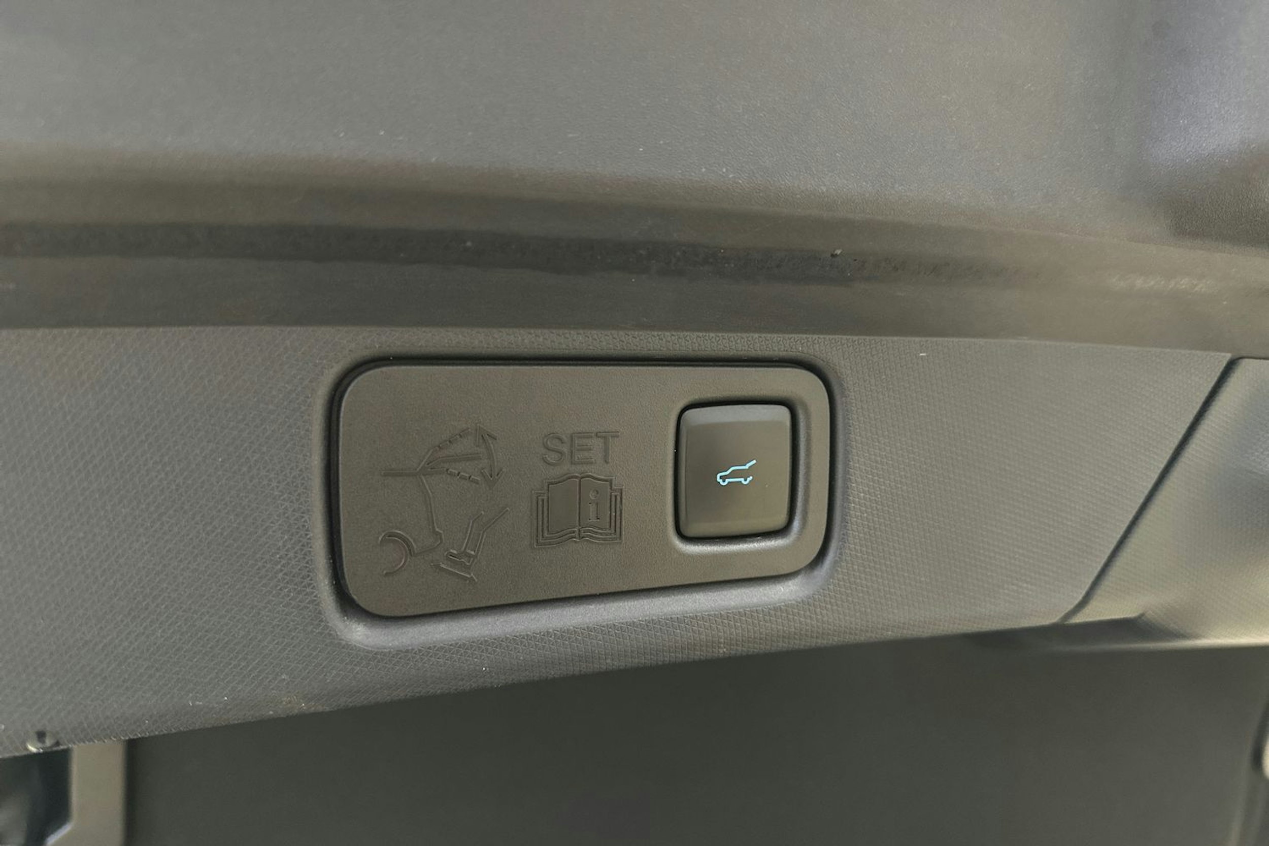 sininen Ford Mustang Mach-E 2021 kuva 33.