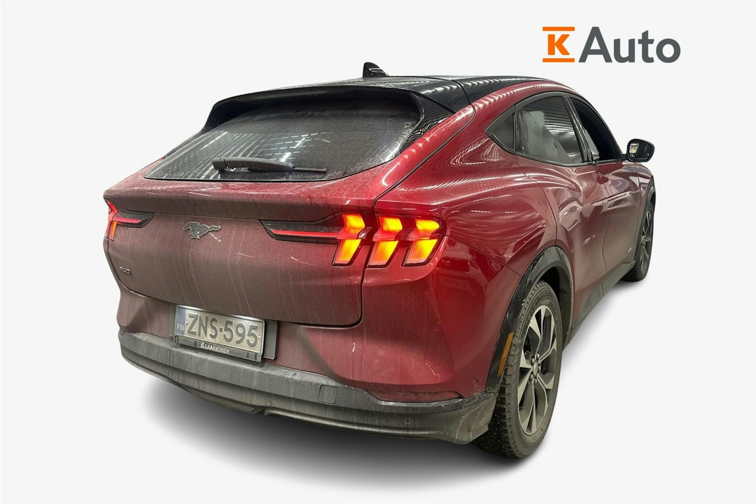 Punainen Ford Mustang Mach-E 2021 kuva 2.