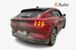 Punainen Ford Mustang Mach-E 2021 kuva 2.