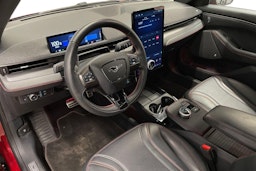 punainen Ford Mustang Mach-E 2021 kuva 7.