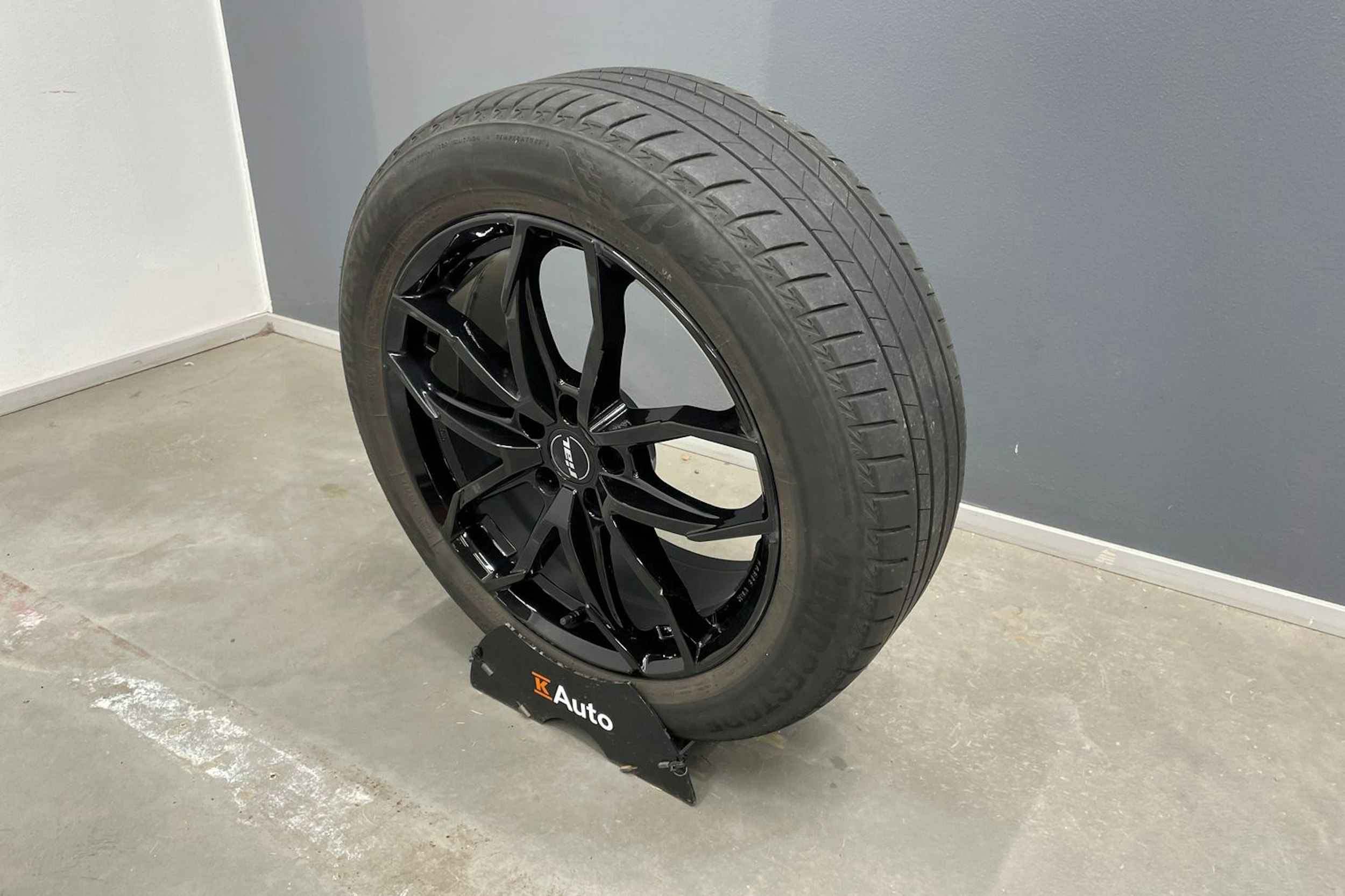 punainen Ford Mustang Mach-E 2021 kuva 14.