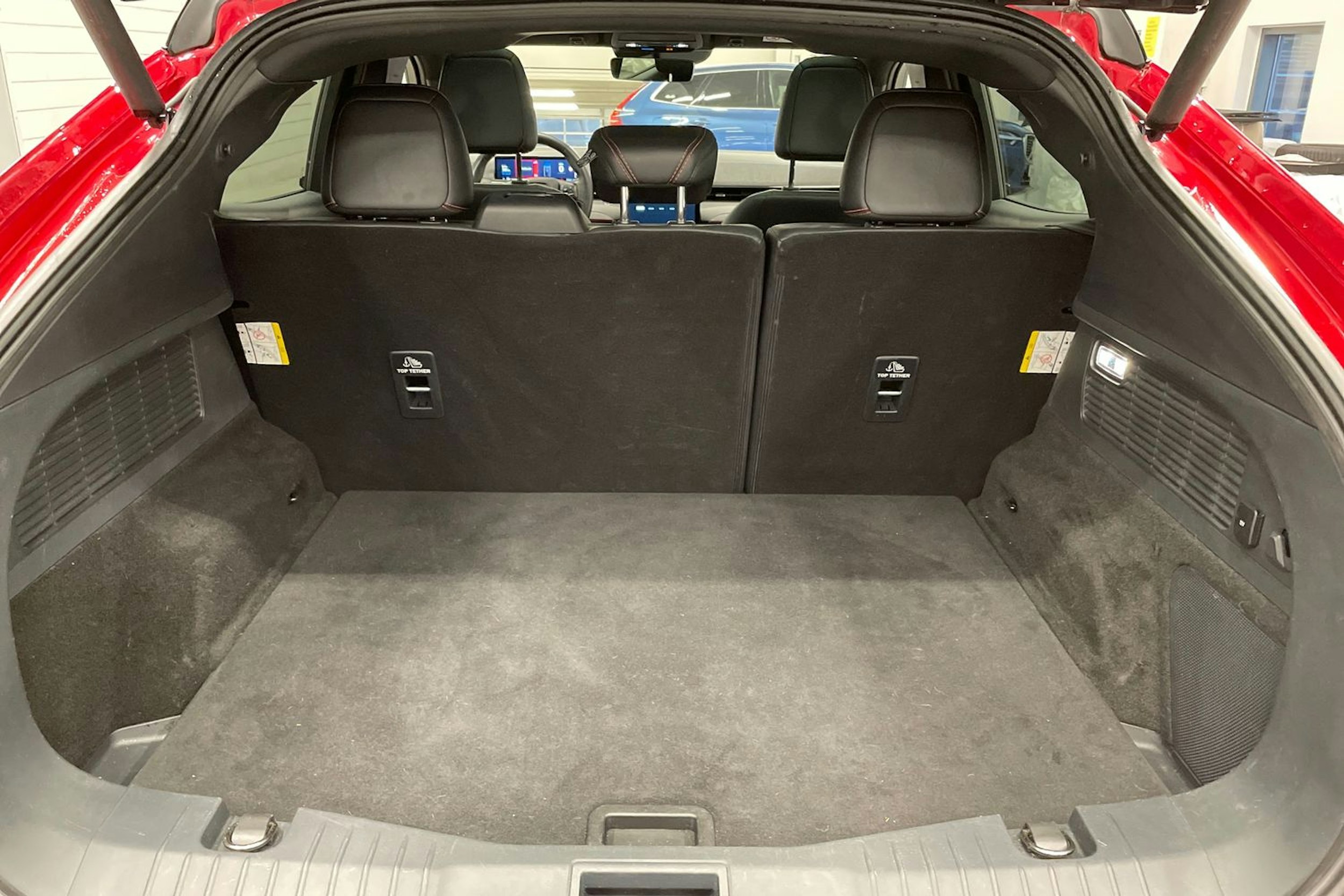 punainen Ford Mustang Mach-E 2021 kuva 15.