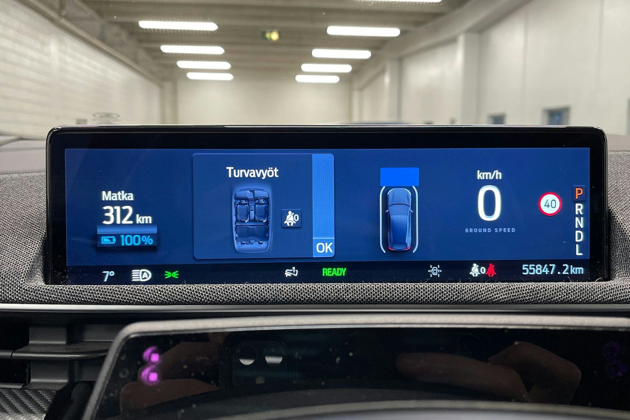 punainen Ford Mustang Mach-E 2021 kuva 16.