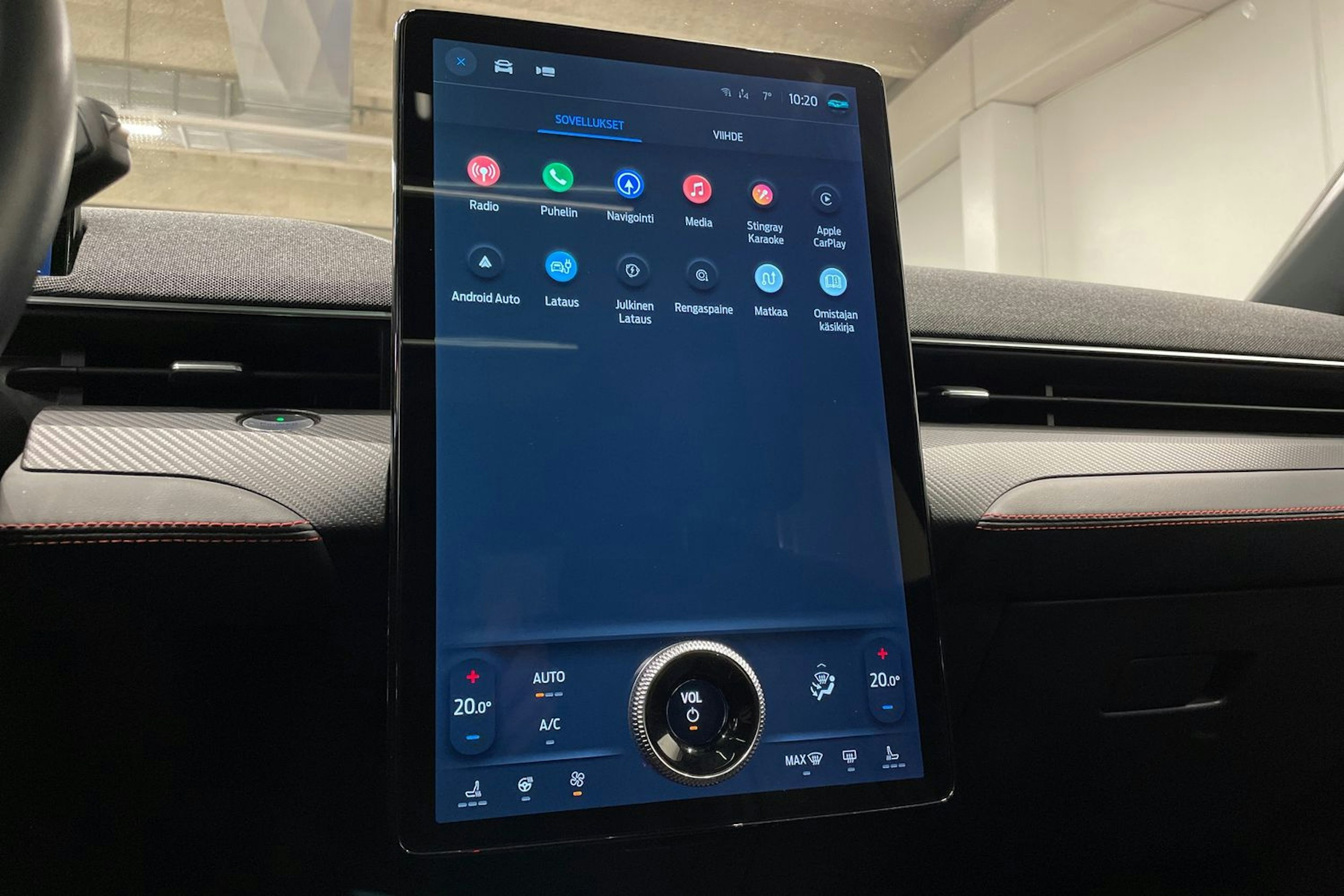 punainen Ford Mustang Mach-E 2021 kuva 17.