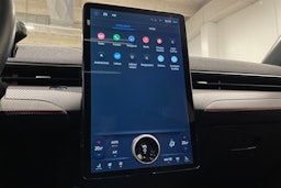 punainen Ford Mustang Mach-E 2021 kuva 17.