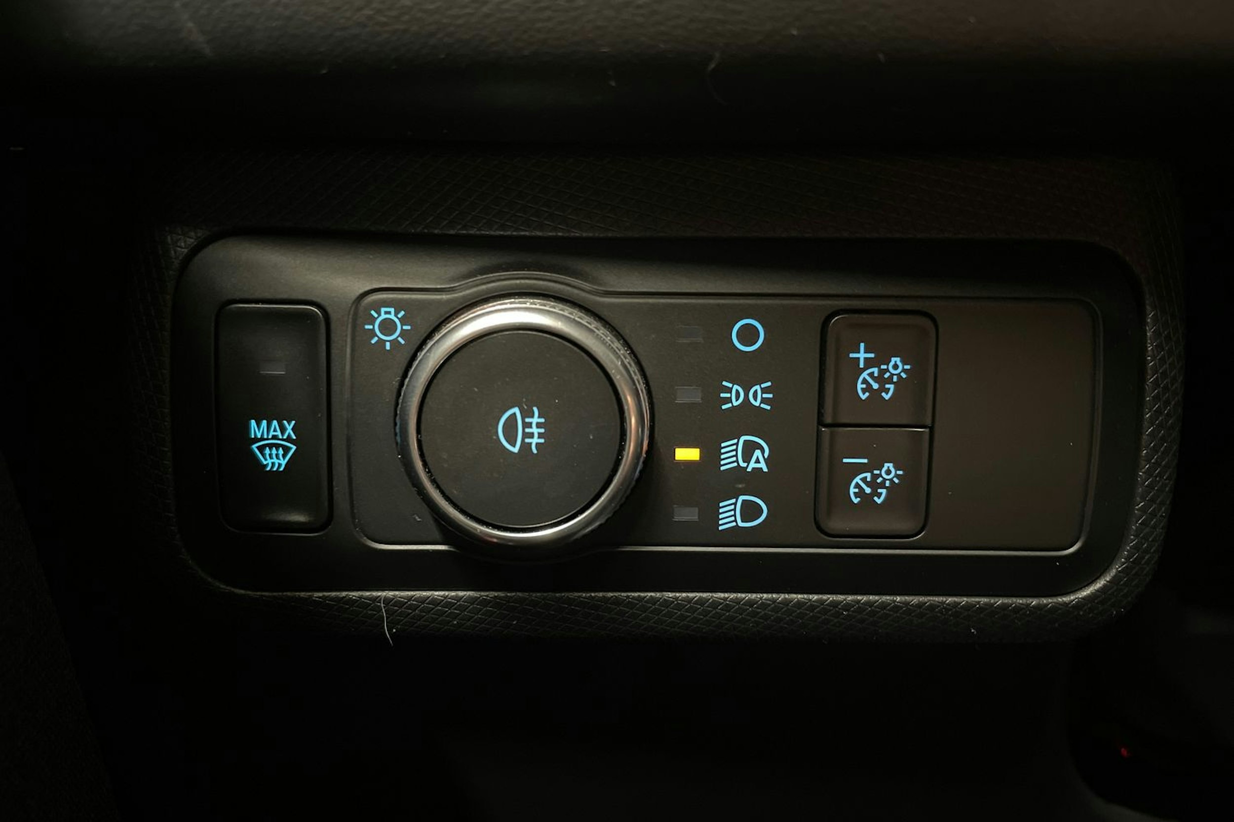 punainen Ford Mustang Mach-E 2021 kuva 23.