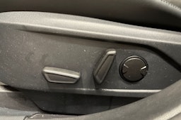 punainen Ford Mustang Mach-E 2021 kuva 26.