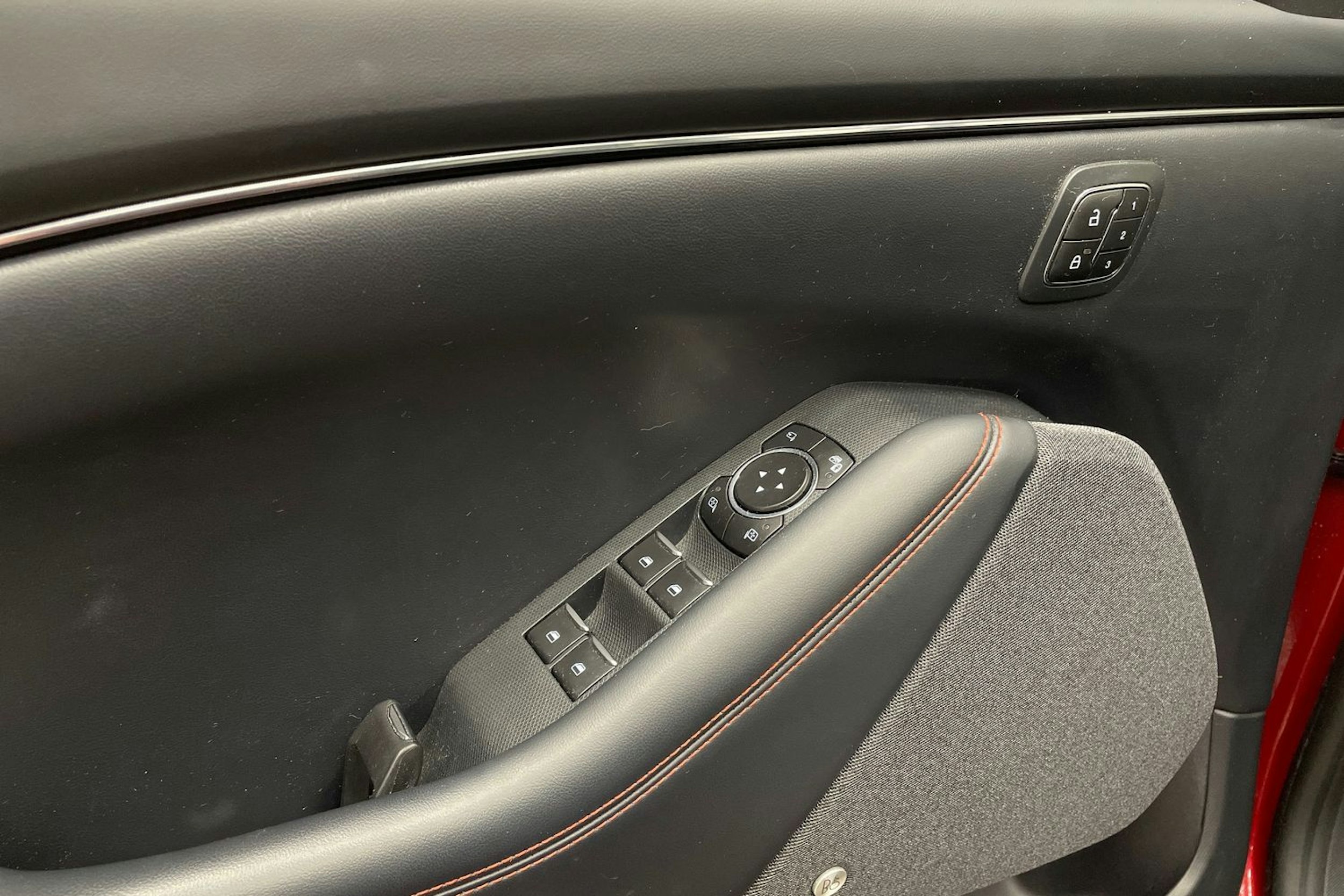 punainen Ford Mustang Mach-E 2021 kuva 27.