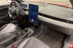 punainen Ford Mustang Mach-E 2021 kuva 31.