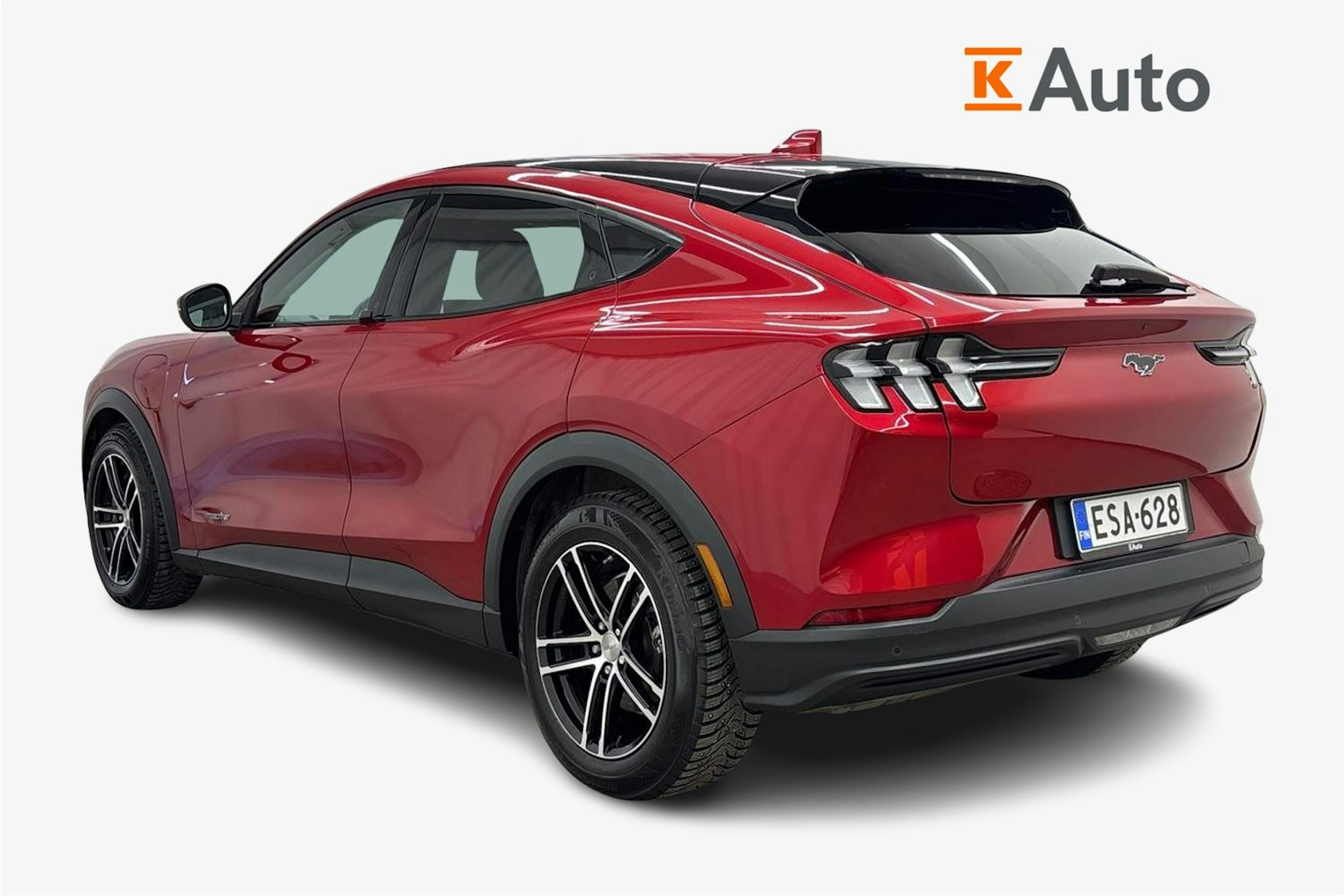 punainen Ford Mustang Mach-E 2022 kuva 2.