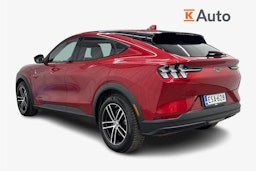 punainen Ford Mustang Mach-E 2022 kuva 2.
