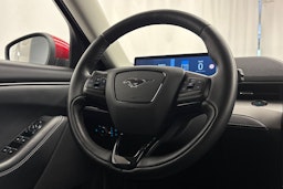 punainen Ford Mustang Mach-E 2022 kuva 15.