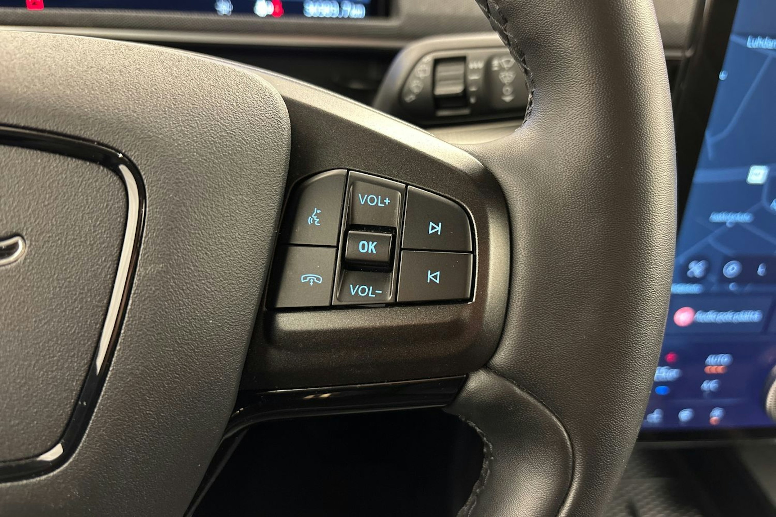 punainen Ford Mustang Mach-E 2022 kuva 17.