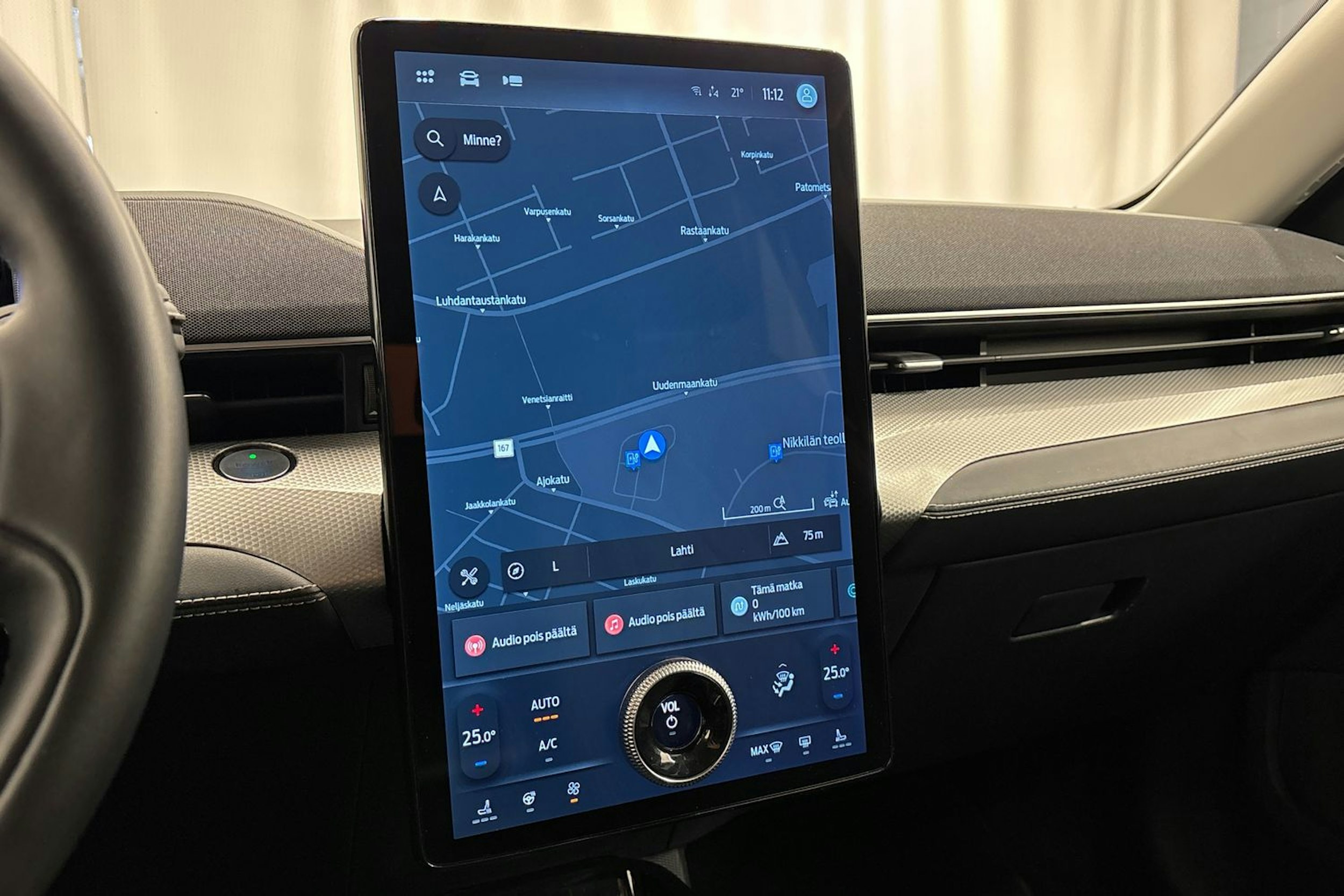 punainen Ford Mustang Mach-E 2022 kuva 19.